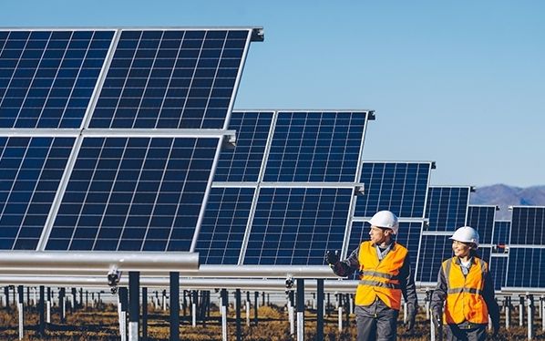  | Shutterstock 739134253 Two Solar Engineers Walking Through Plant 789Pxw