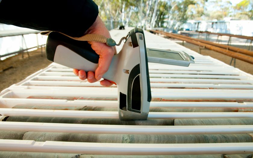  | Shutterstock 1212100768 Xrf Analyser